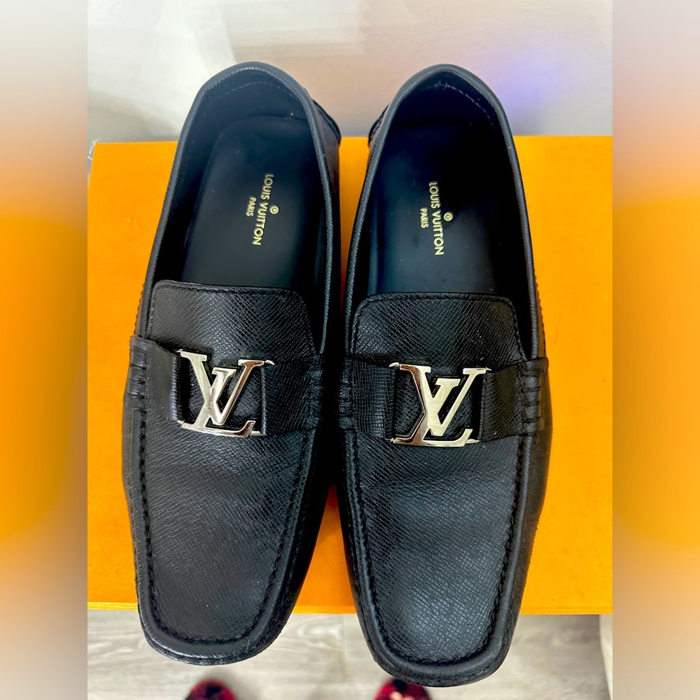 Size 9 in men’s only wore a couple of times.